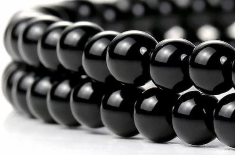 Signification du bracelet à perles noires