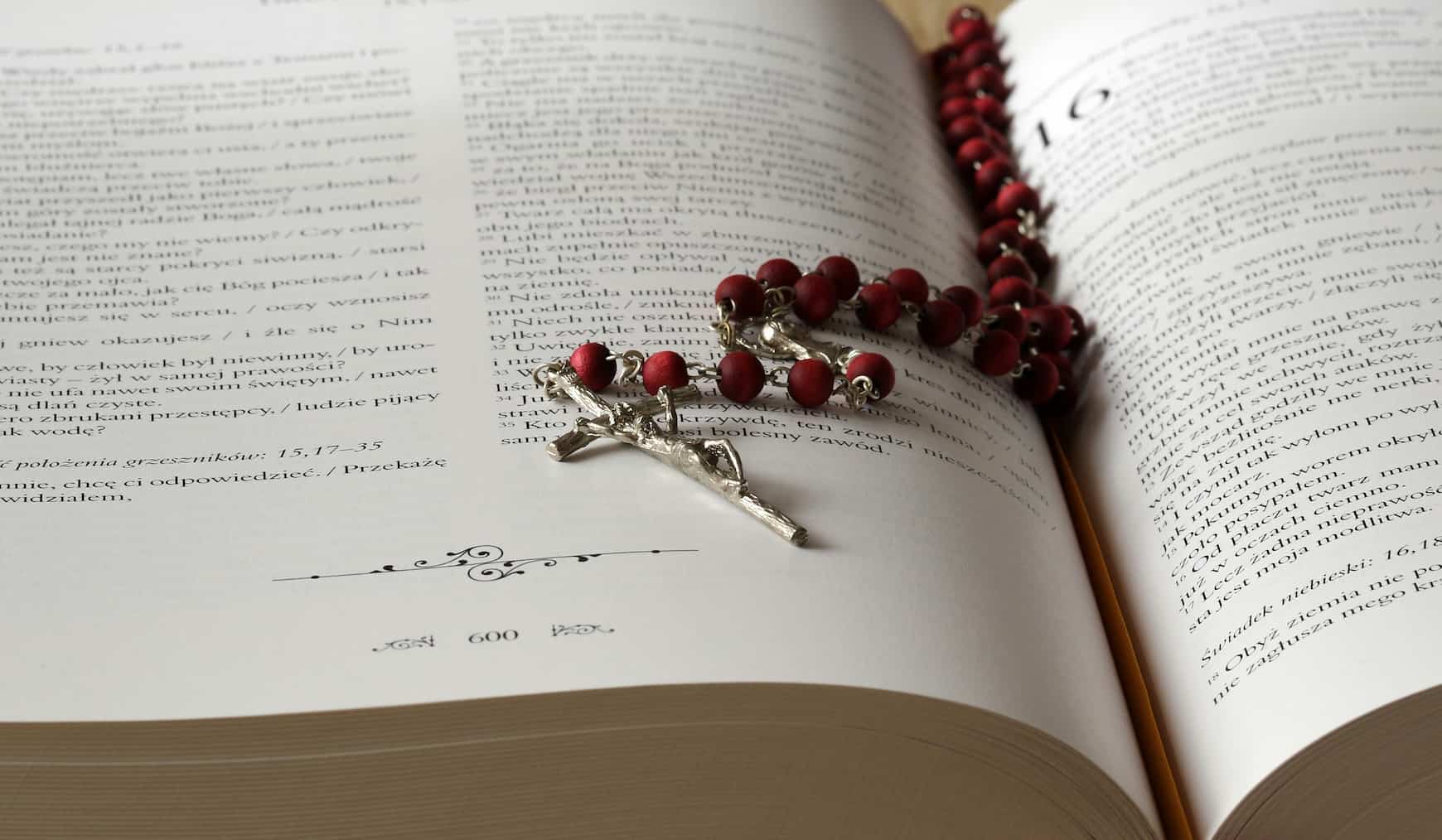 can you wear a rosary as a necklace