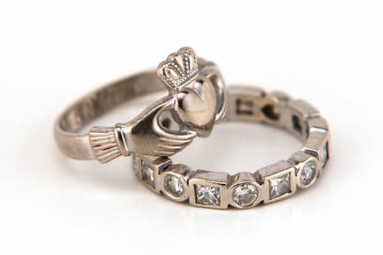 Deux bagues de Claddagh