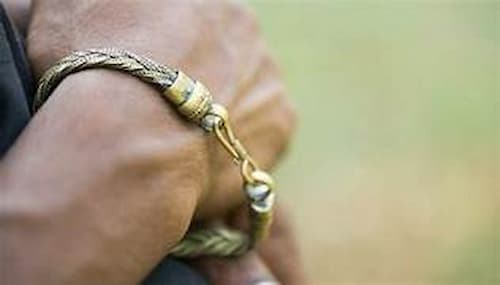 do copper bracelets turn skin green