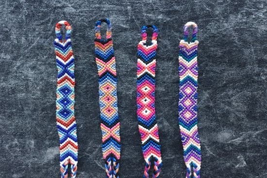 Freundschaftsarmbänder mit Diamantmuster