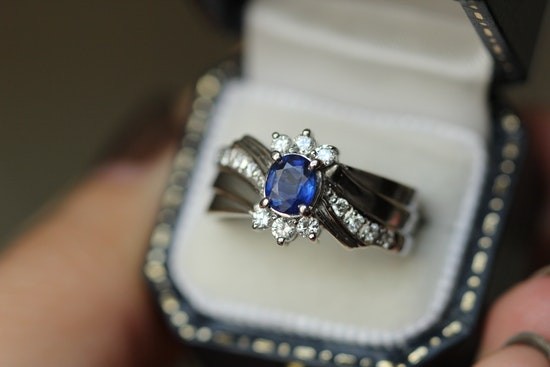 Bague de fiançailles en diamant bleu