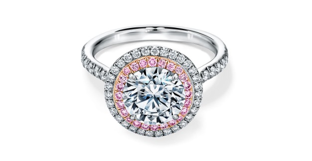 Bague de fiançailles halo