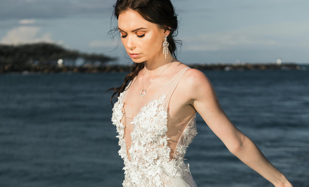 Vestido de novia con escote en V