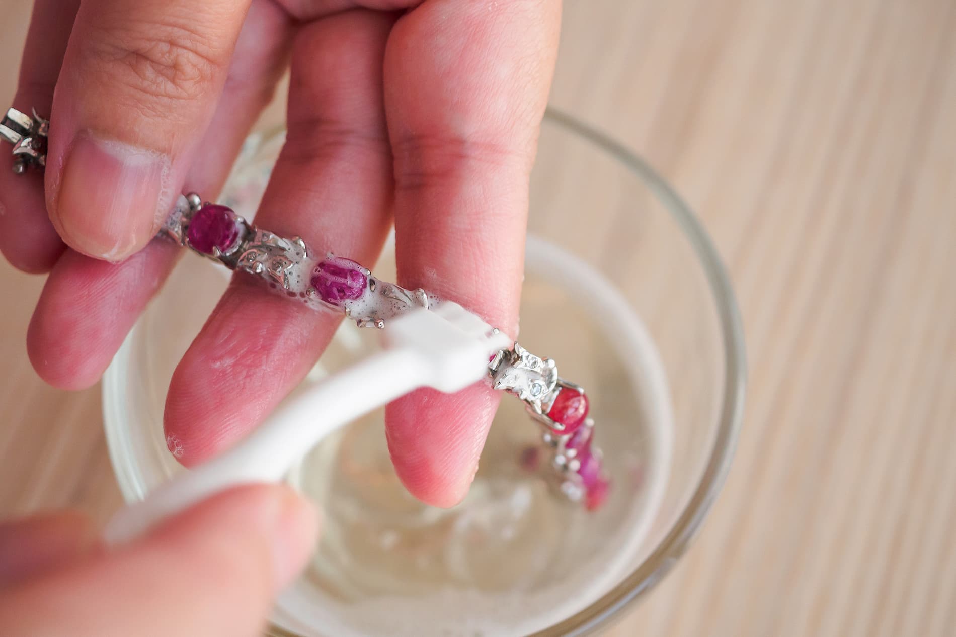 how to clean jewelry