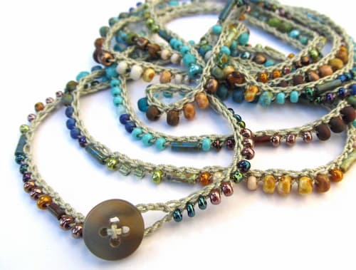 Bracelet au crochet perlé