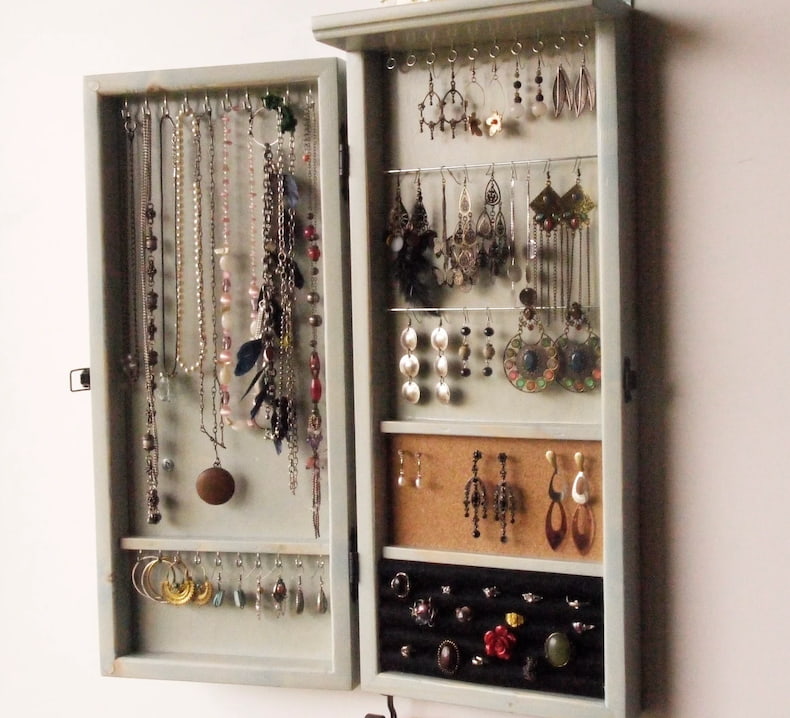Armoire à bijoux