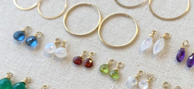 Créole avec pierre desserrée