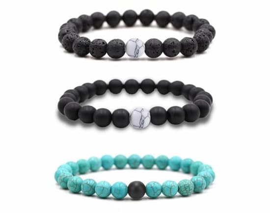 Drei Perlenarmbänder