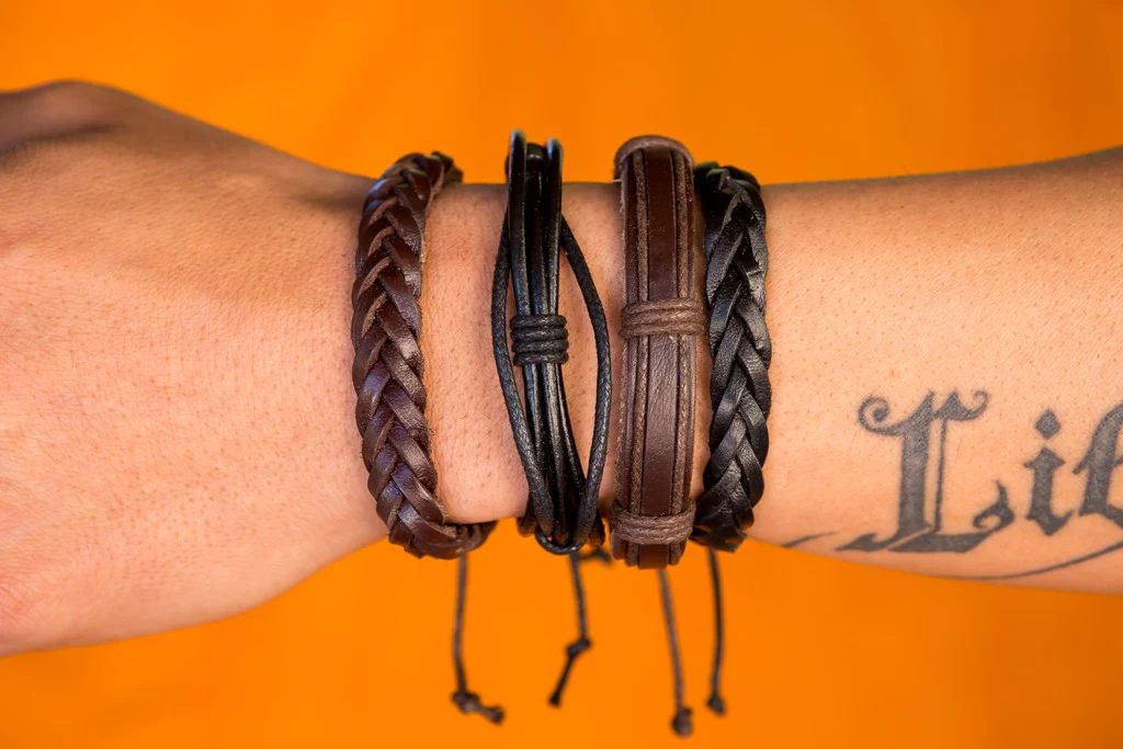 Geflochtene Lederarmbänder