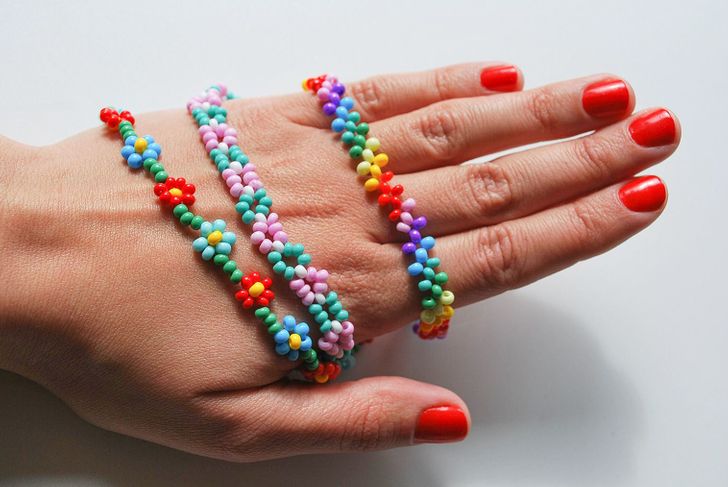 how to make a rubber band bracelet with beads