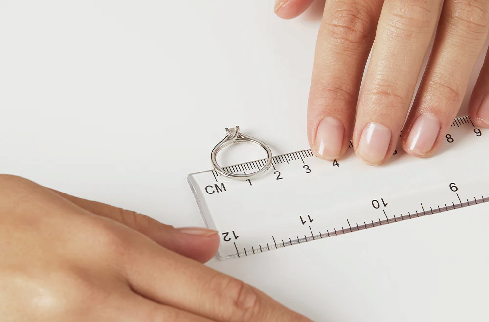 measure ring with ruler