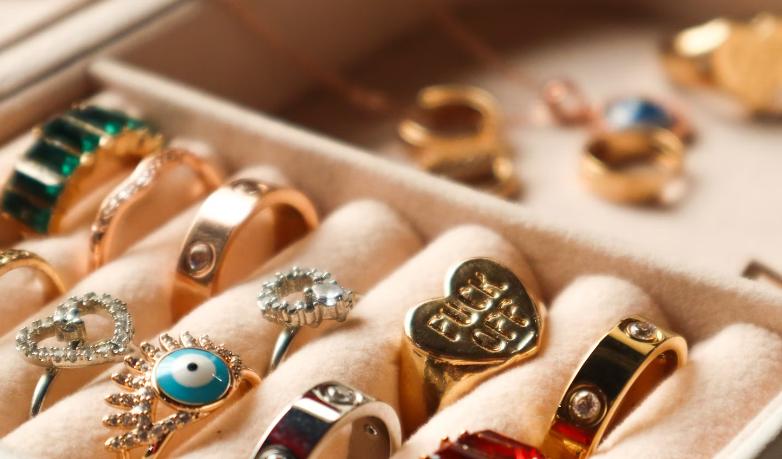 how to pack jewelry for moving