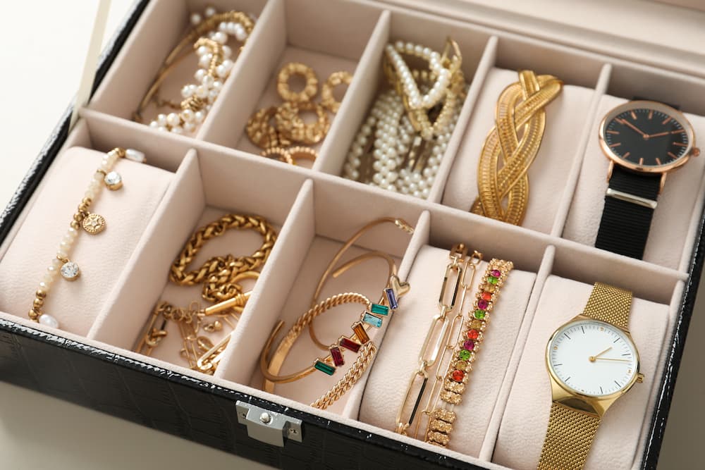 how to pack necklaces