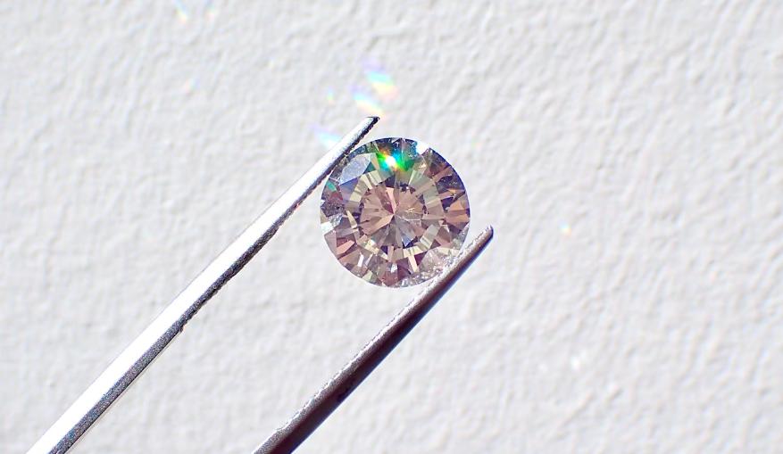 Diamant bricht das Licht