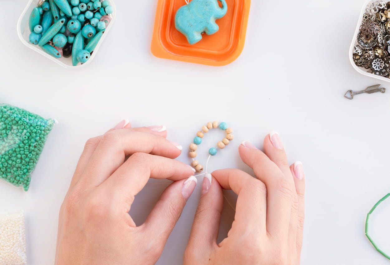 how to tie a clay bead bracelet