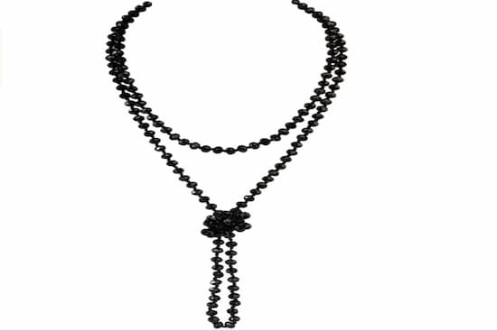 Collier long de perles nouées à la main