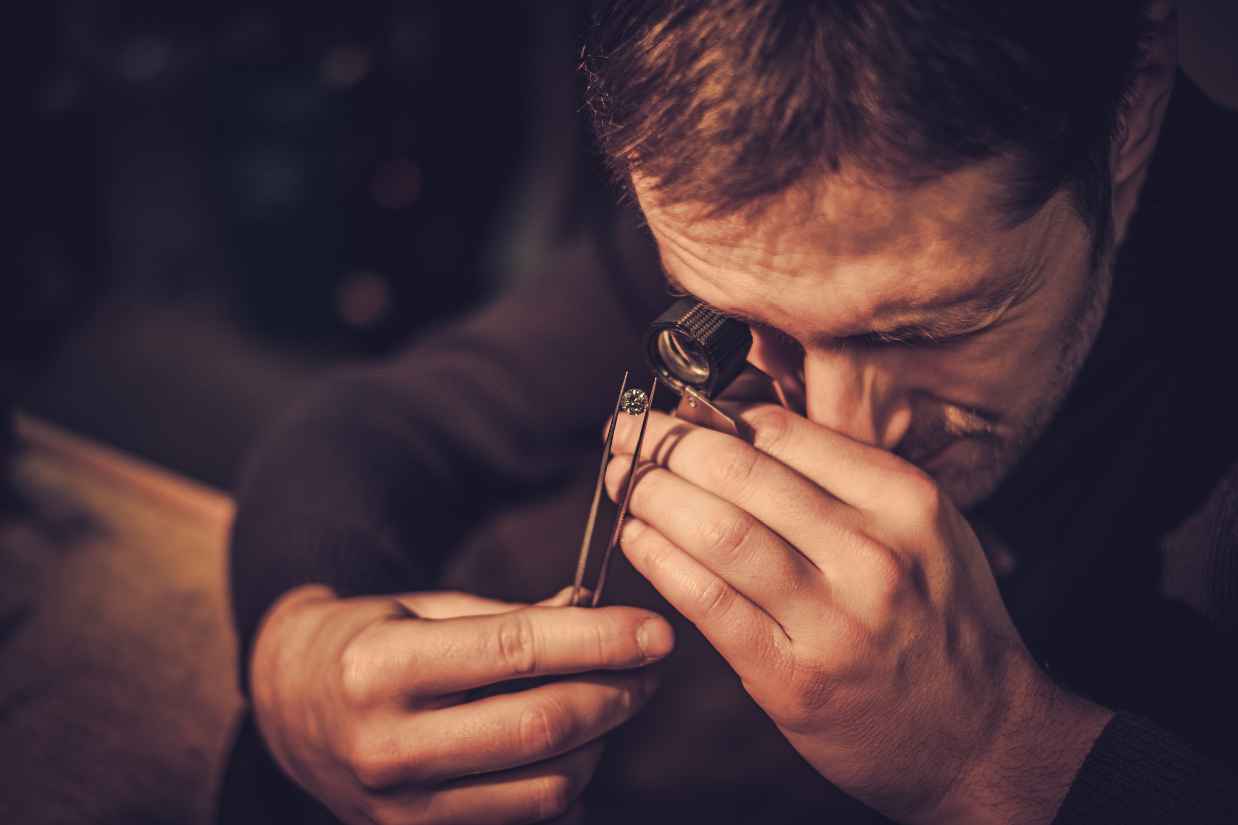 Vérification de la valeur des bijoux