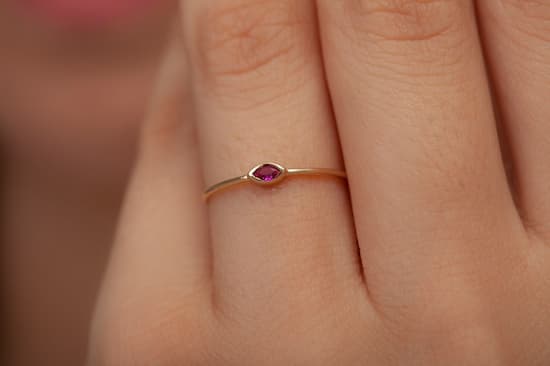 Bague pierre de naissance