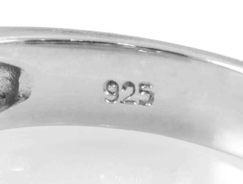 Marca 925 en el anillo